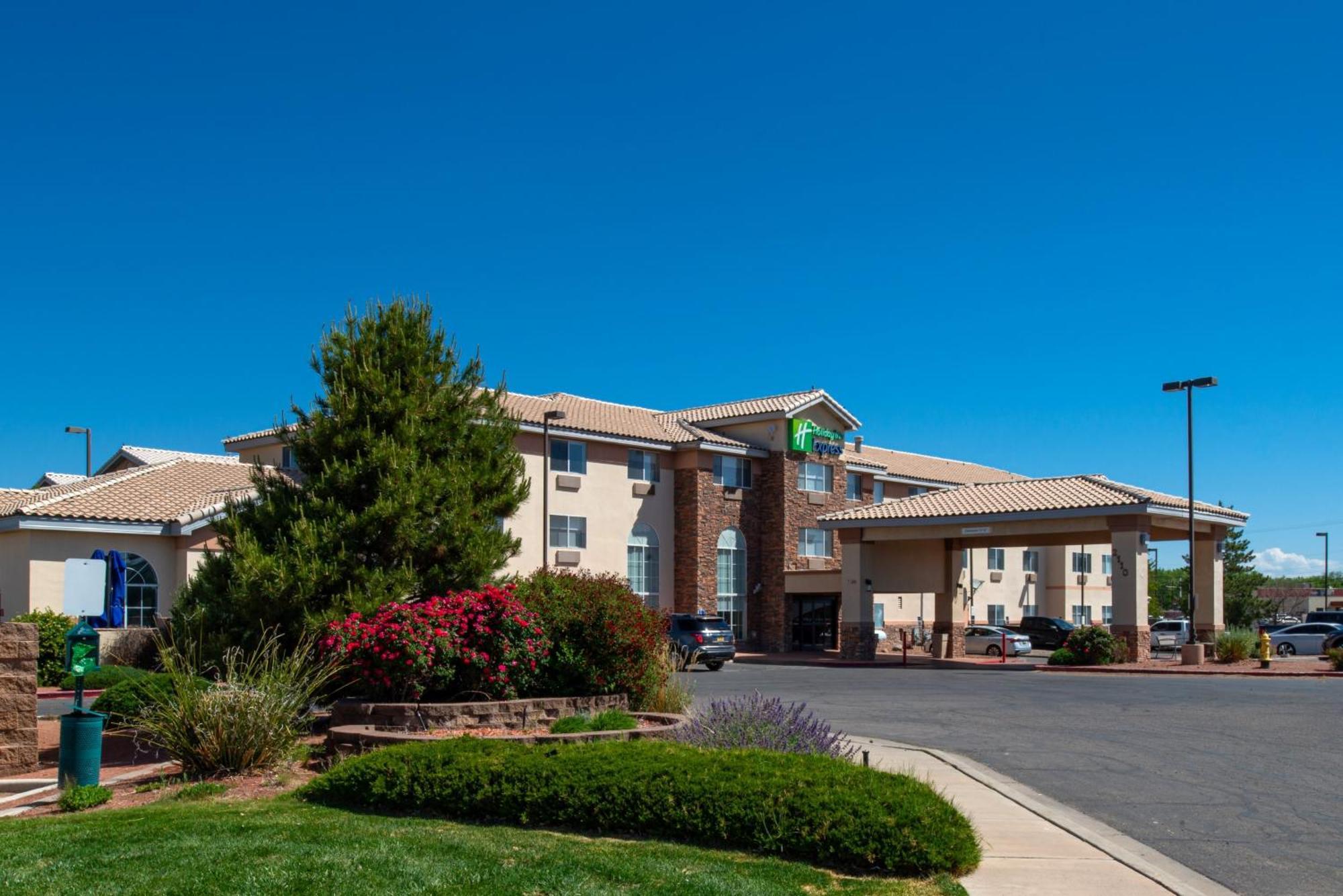 Holiday Inn Express Hotel & Suites Farmington By Ihg Exterior foto