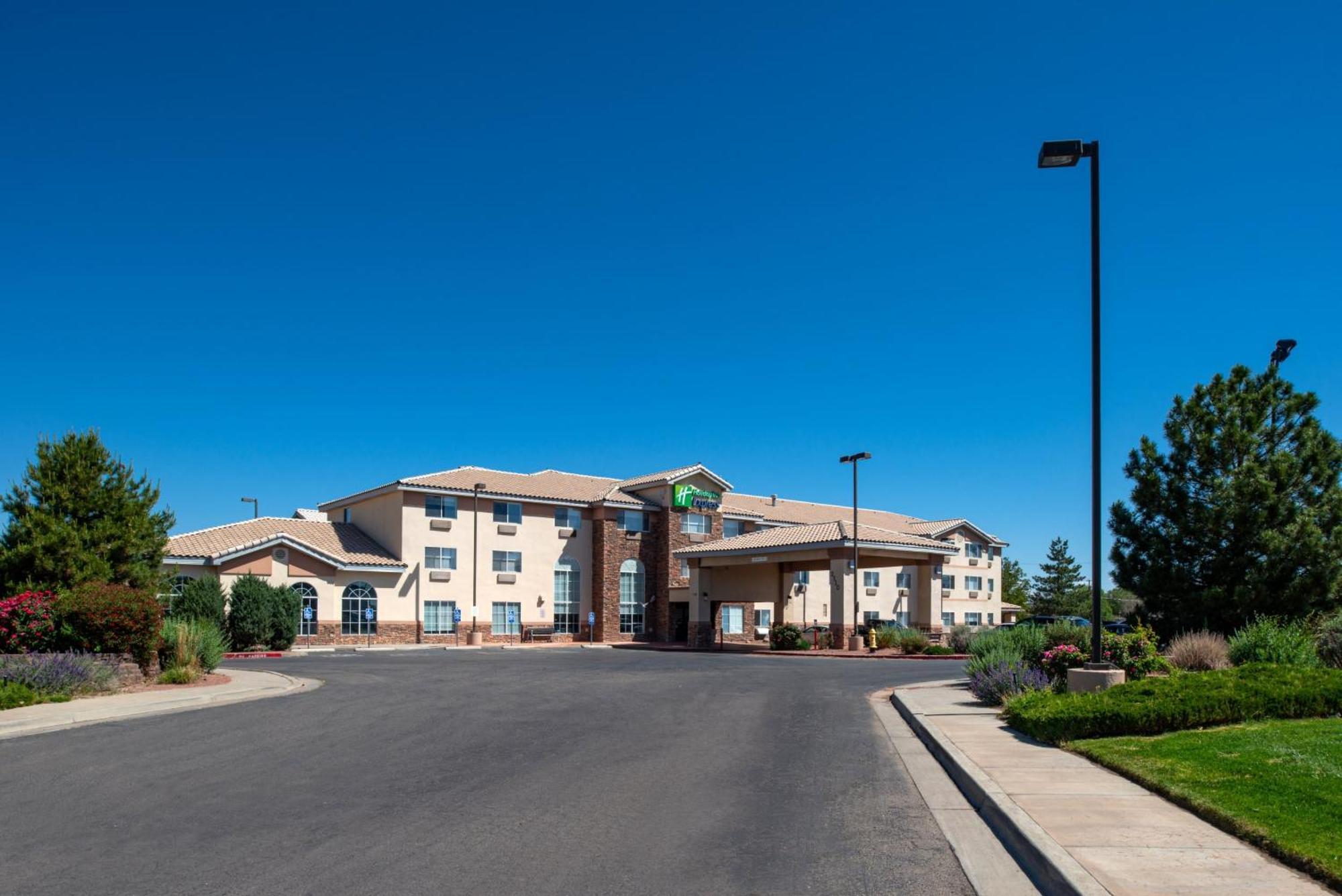 Holiday Inn Express Hotel & Suites Farmington By Ihg Exterior foto