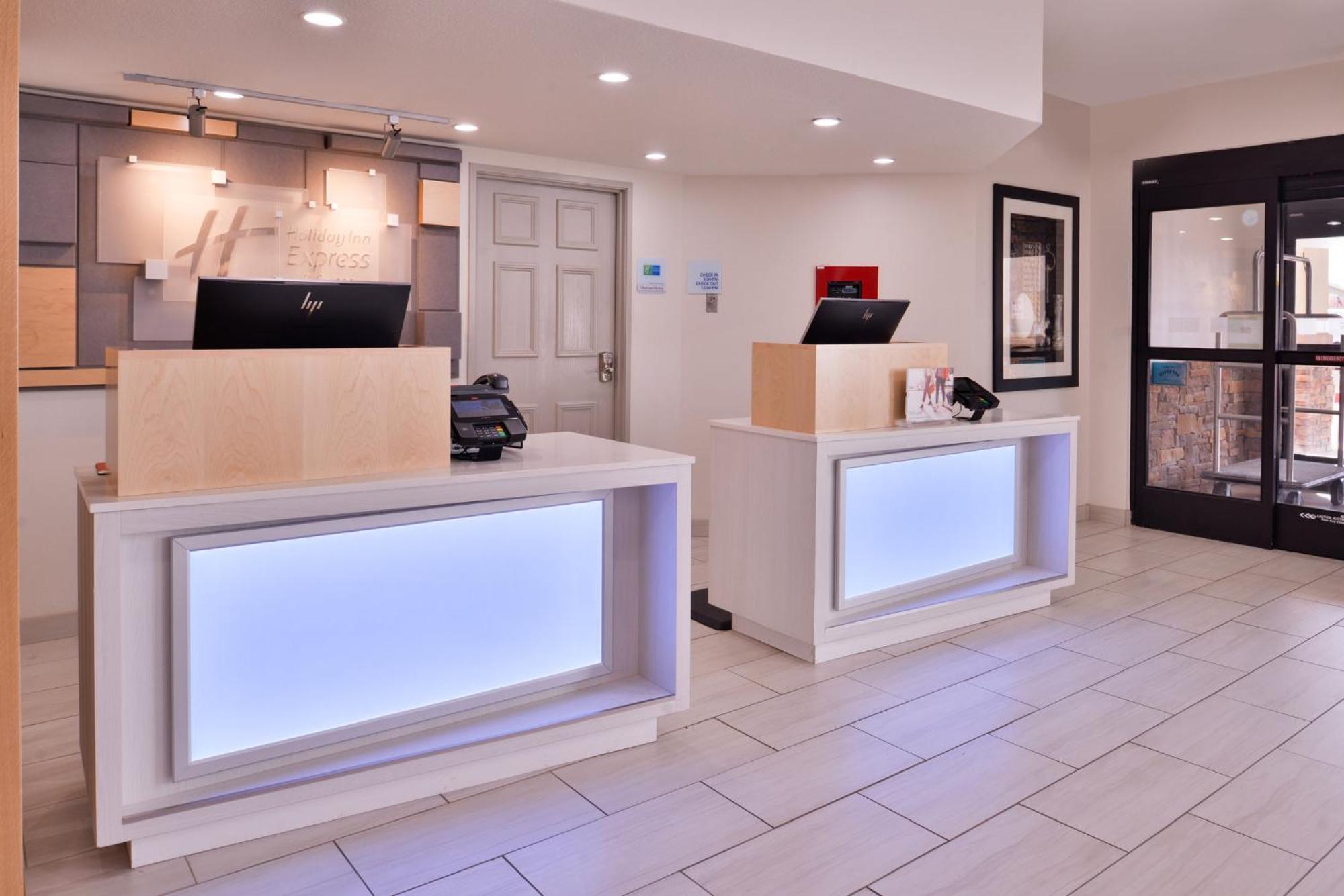 Holiday Inn Express Hotel & Suites Farmington By Ihg Exterior foto